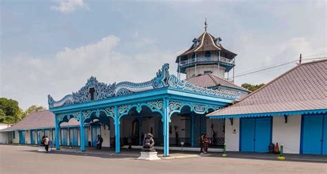 Tempat Berbelanja Souvenir di Destinasi Wisata Rute Menuju Keraton Surakarta